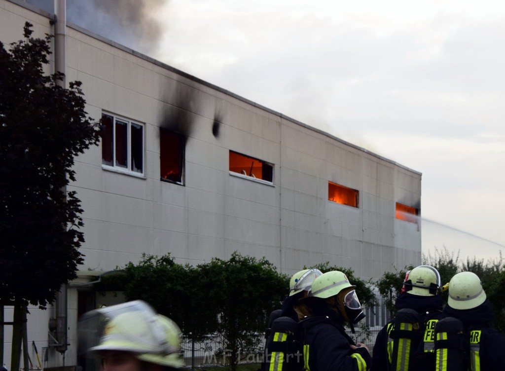 Grossbrand Halle Troisdorf Kriegsdorf Junkersring P181.JPG - Miklos Laubert